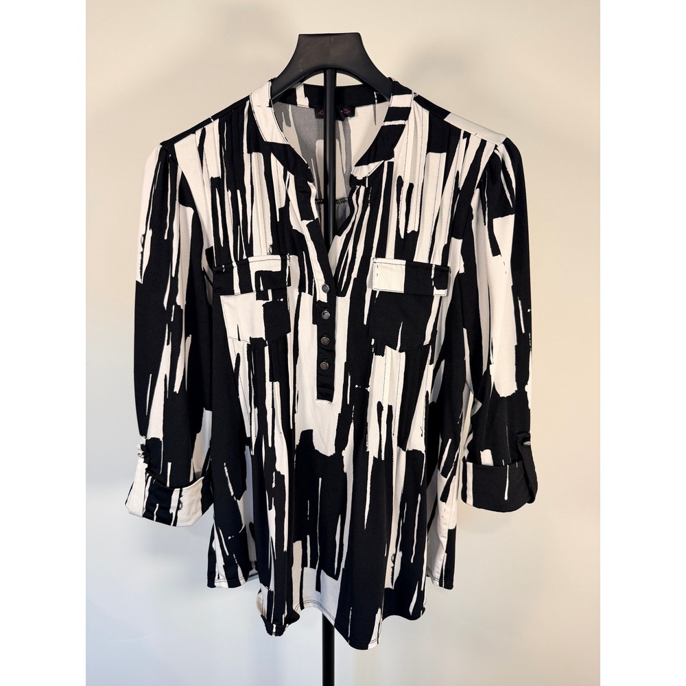 Cocomo Womens Medium Black White Abstract Brushstroke Henley 3/4 Sleeve Blouse